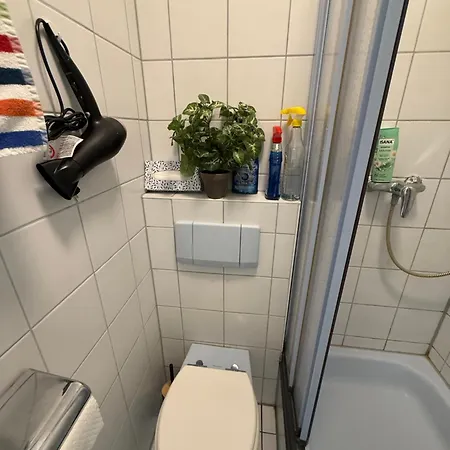 1 Zi Whg An Der Universitaet Zu Kiel-city, Alsenstrasse 17, Perfekt Als Schadenwohnung, Eigener Parkplatz, 45 Qm, Grosse Wohnkueche, , Wlan Incl, Perfekt Moebliert, Je 3 Min Zur Universitaetsklinik Zu Kiel, Ostsee, Seebaeder, Daire *