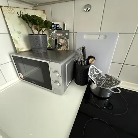 1 Zi Whg An Der Universitaet Zu Kiel-city, Alsenstrasse 17, Perfekt Als Schadenwohnung, Eigener Parkplatz, 45 Qm, Grosse Wohnkueche, , Wlan Incl, Perfekt Moebliert, Je 3 Min Zur Universitaetsklinik Zu Kiel, Ostsee, Seebaeder, *